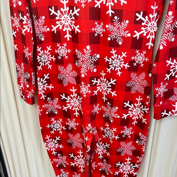 NEW! Red Snowflake Jumpsuit SIZE SMALL - Picture 8 of 9